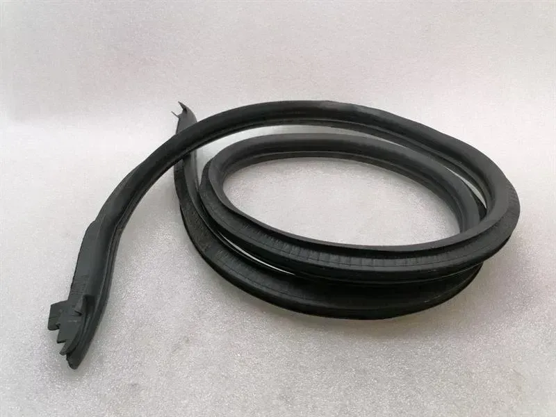 Porsche 911 (991) Porsche 911 997 Right Door Seal 99753707607 Door Seals Right Convertible Body type: Convertible
Fuel: Petrol