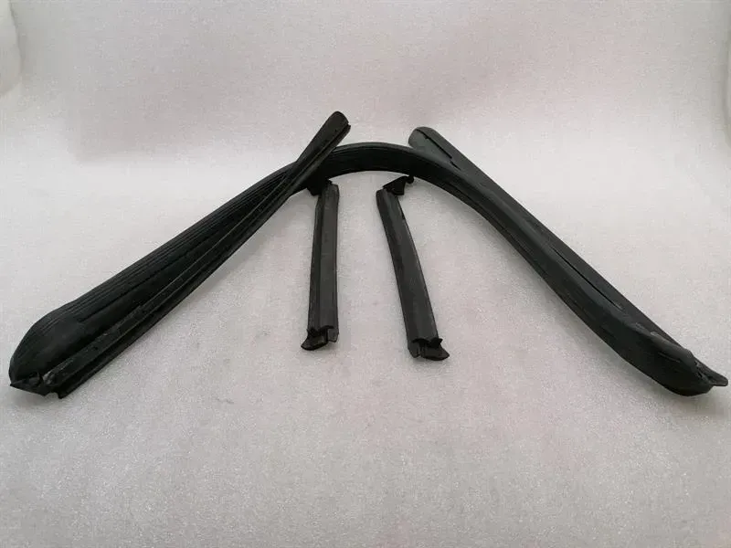 Porsche 911 (991) Porsche 911 997 windscreen surround seal 99753707702 gasket windscreen convertible Body type: Convertible
Fuel: Petrol