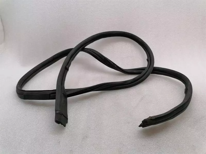 Porsche 911 (991) Porsche 911 997 convertible seal 99751421101 convertible cover box gasket Body type: Convertible
Fuel: Petrol