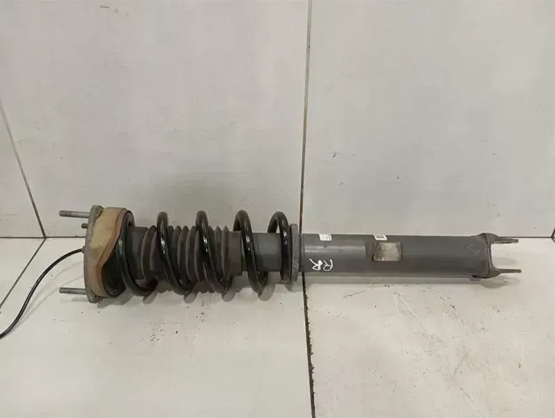 Porsche 911 (991) Porsche 911 991 Shock Absorber Rear 99133305716 Shock Absorber Rear PASM Body type: Convertible
Fuel: Petrol