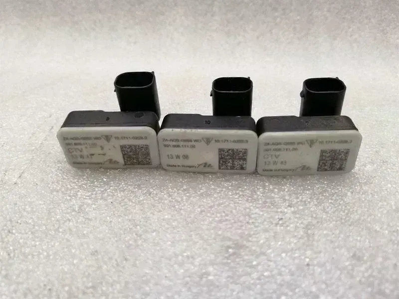 Porsche 911 (991) Porsche 911 991 crash sensor set 99160611100 impact sensor SRS set Body type: Coupe
Fuel: Petrol