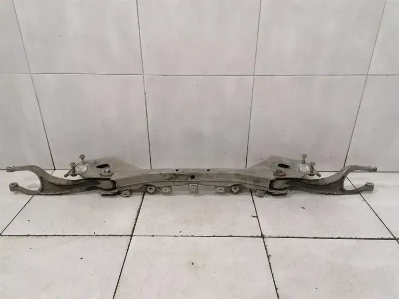Porsche 911 (991) Porsche 911 991 subframe rear 99133126106 axle frame rear axle Body type: Targa
Fuel: Petrol