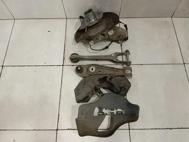 Porsche 911 (991) Porsche 911 991 Left Front Hub 99134185705 Wheel Bearing Housing Front Left C4 AWD Body type: Targa
Fuel: Petrol