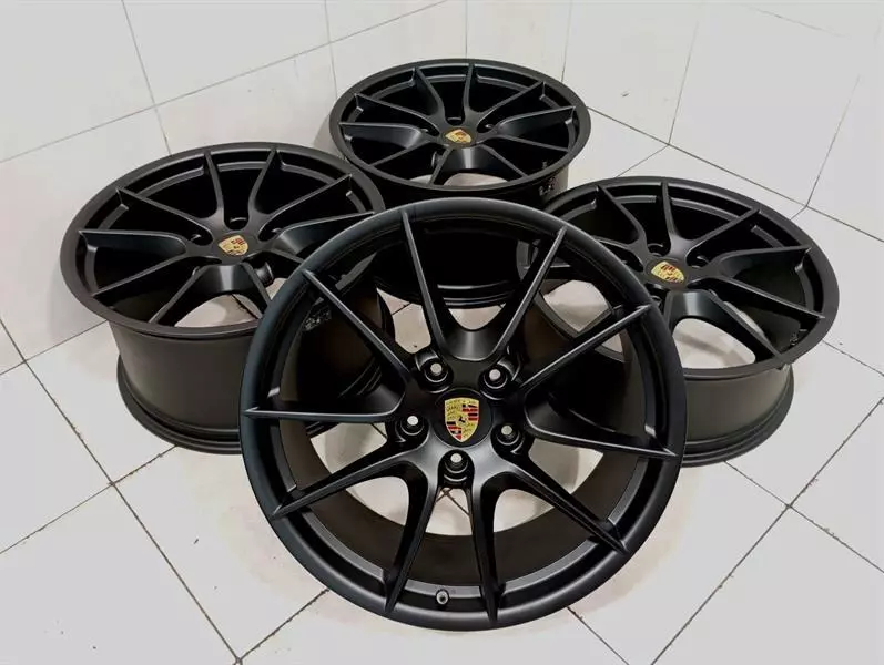 Porsche 911 (991) Porsche 911 991 Alloy Wheel 99136216605 Alloy Rim 8.5J x 20 ET51 20 R20 Body type: Targa
Fuel: Petrol