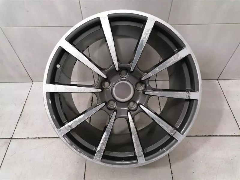 Porsche 911 (991) Porsche 911 991 Alloy Wheel 99136216630 Alloy Wheel Carrera Classic II 11J x20 ET70 Body type: Targa
Fuel: Petrol