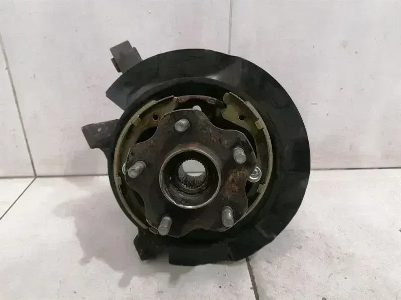 Nissan GT-R Nissan GT-R R35 Right Rear Hub 43018JF00A Wheel Bearing Housing Rear Right Body type: Coupe
Fuel: Petrol