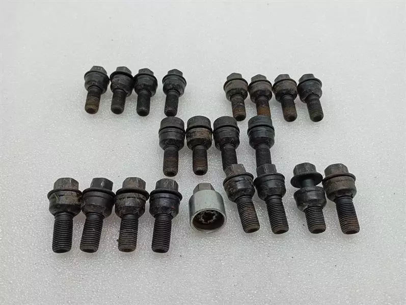 Porsche 911 (992) Porsche 911 992 wheel locking bolt set wheel bolt set Body type: Convertible
Fuel: Petrol