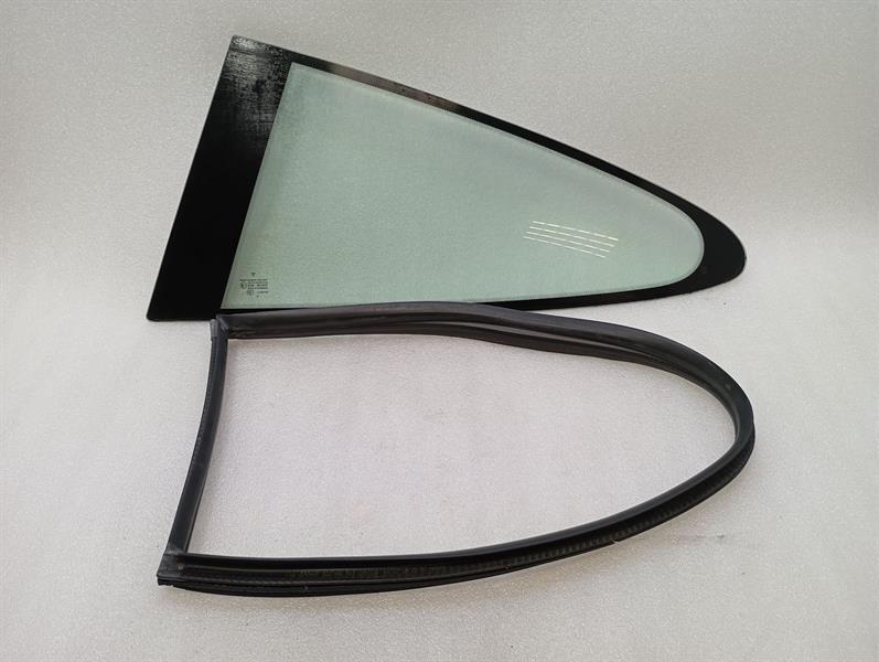Porsche 911 (997) Porsche 911 997 left rear quarter glass 99754311100 door window 1/4 rear left Body type: Coupe
Fuel: Petrol