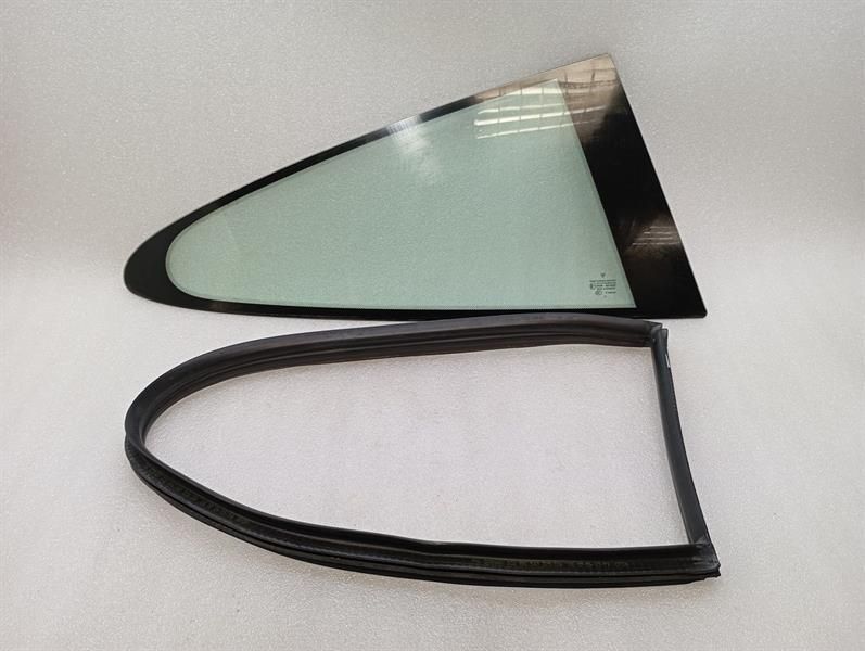 Porsche 911 997 right rear quarter glass 99754311200 door window 1/4 rear right