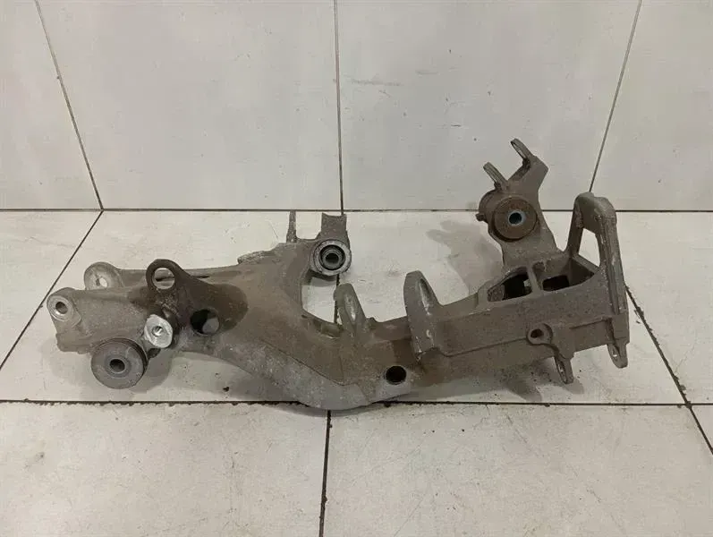Porsche 911 (997) Porsche 911 997 Subframe Rear Left 99733105105 Axle Frame Rear Axle Left Body type: Coupe
Fuel: Petrol
