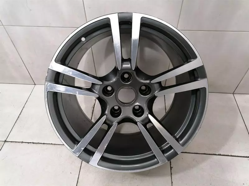 Porsche 911 (997) Porsche 911 997 Alloy Wheel 99736216302 Alloy Wheel Body type: Coupe
Fuel: Petrol