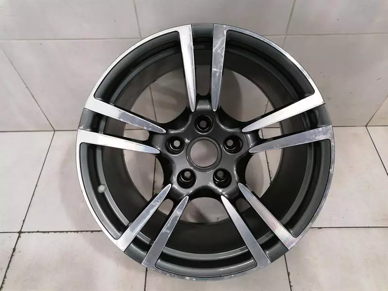Porsche 911 (997) Porsche 911 997 Alloy Wheel 99736216302 Alloy Wheel Body type: Coupe
Fuel: Petrol