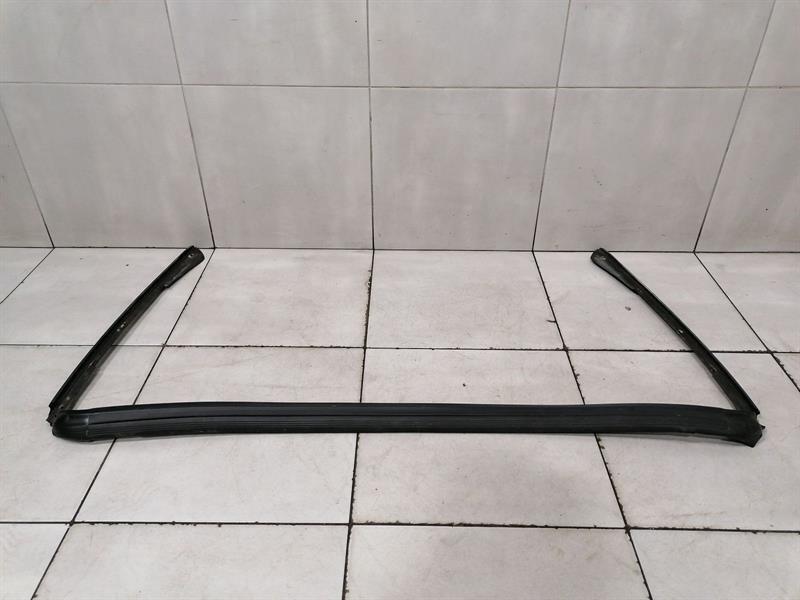 Porsche 911 (997) Porsche 911 997 windscreen surround seal 99753707702 gasket windscreen convertible Body type: Convertible
Fuel: Petrol