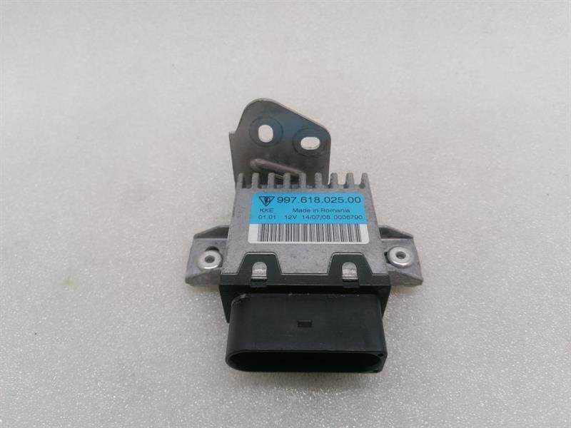 Porsche 911 (997) Porsche 911 997 fuel pump modules 99761802500 control unit fuel pump Body type: Convertible
Fuel: Petrol