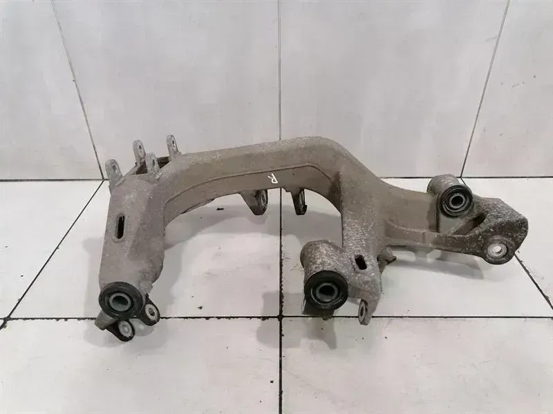 Porsche 911 (997) Porsche 911 997 Subframe Rear Right 99733105205 Axle Frame Rear Axle Right Body type: Convertible
Fuel: Petrol