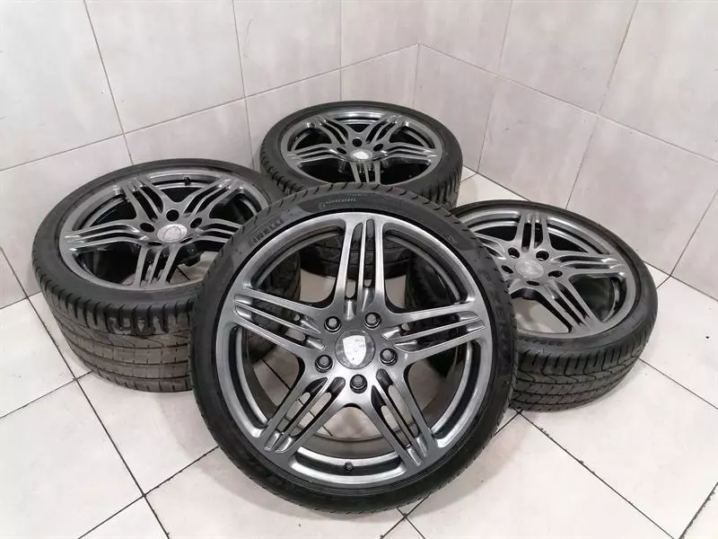 Porsche 911 (997) 19 Porsche 911 997 4s awd Alloy Wheel Set 99736215602 Alloy Rim 99736216202 SET Body type: Convertible
Fuel: Petrol