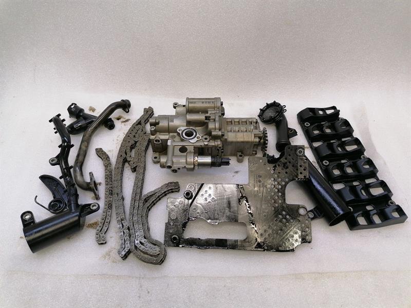 Porsche 911 (997) Porsche 911 997 oil pump 9A110705003 oil pump oil auxiliary pump 3.8 MK2 09-12 Body type: Convertible
Fuel: Petrol