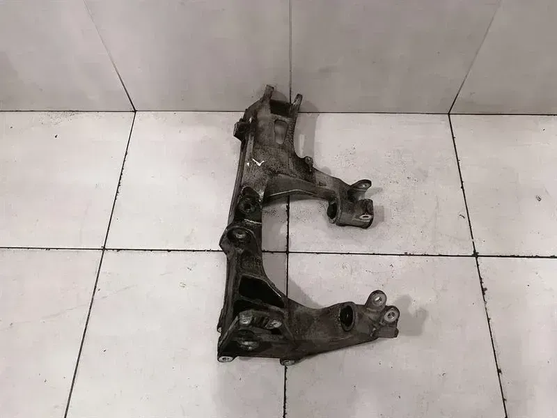 Porsche 911 (997) Porsche 911 997 subframe rear left 99733115103 axle frame rear axle Li Body type: Coupe
Fuel: Petrol