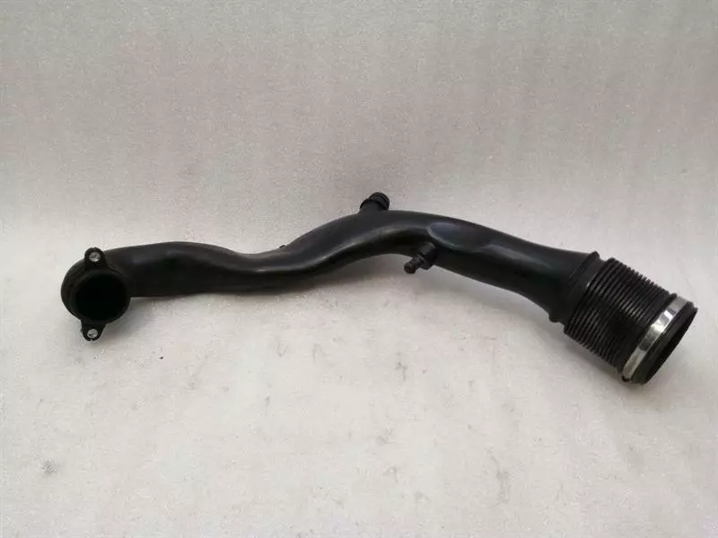 Porsche 911 (997) Porsche 911 997 GT2 turbo intake pipe 99711002373 intake hose charge air left Body type: Coupe
Fuel: Petrol