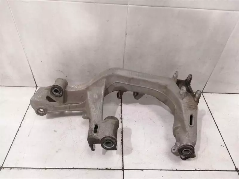Porsche 911 (997) Porsche 911 997 Subframe Rear LEFT 99733115104 Axle Frame GT3 TURBO GT2 LEFT Body type: Coupe
Fuel: Petrol