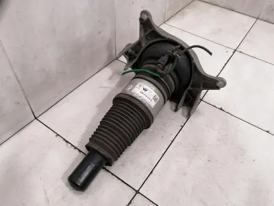 Porsche Macan 95B stötdämpare fram 95B616039D stötdämpare fram Airmatic