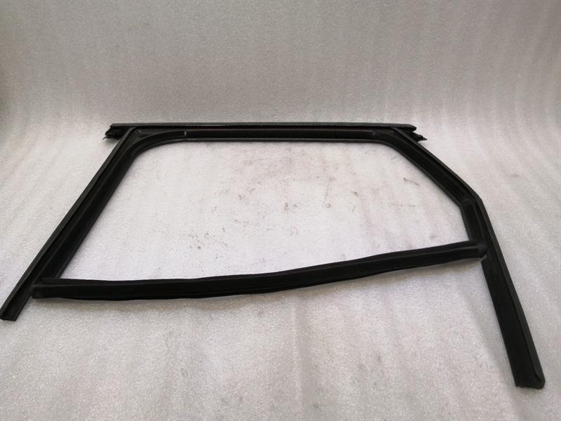 Porsche Macan Porsche Macan 95b Door Seal Macan Door Seals LEFT REAR LEFT Body type: SUV
Fuel: Petrol