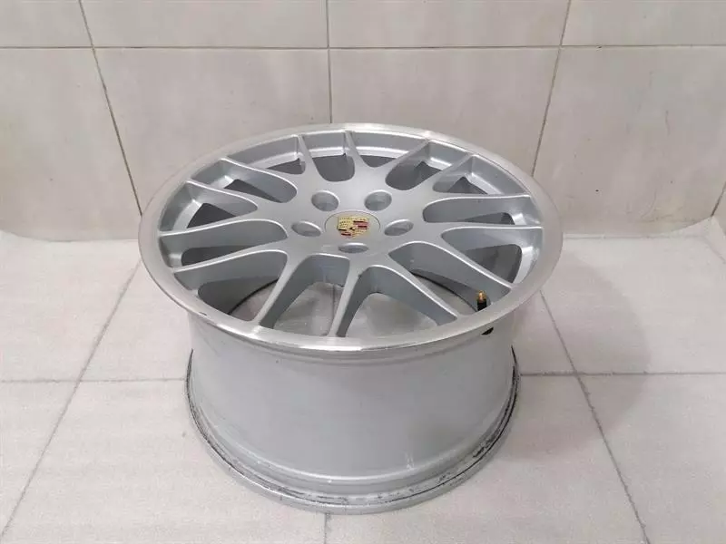 Porsche Panamera Porsche Panamera 970 Alloy Wheel 97036219200 alloy rim 11JX20 ET63 R20 Body type: Hatchback
Fuel: Petrol