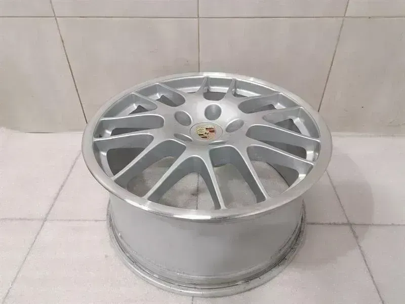 Porsche Panamera Porsche Panamera 970 Alloy Wheel 97036217805 Alloy Rim 9.5JX20 ET65 R20 Body type: Hatchback
Fuel: Petrol