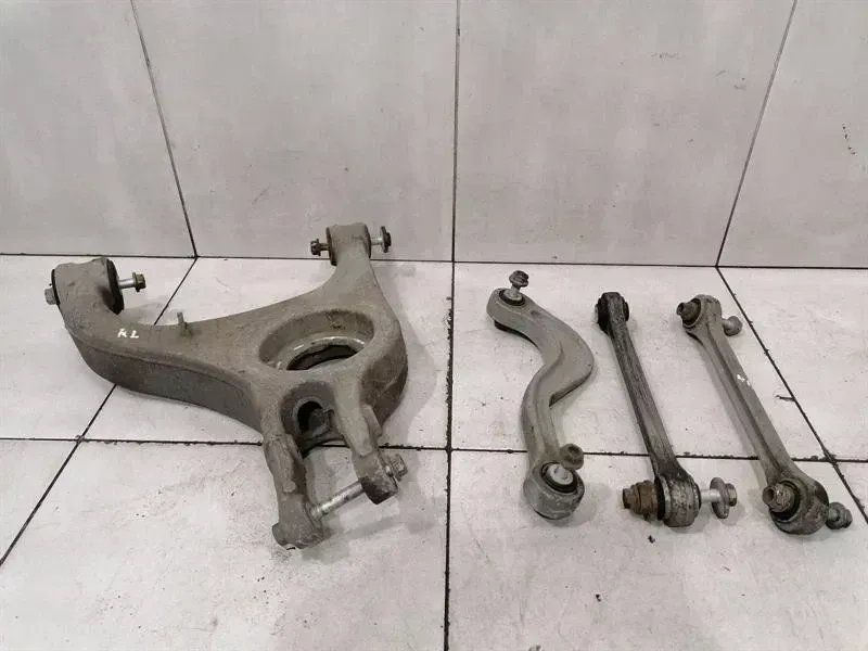 Porsche Panamera Porsche Panamera 970 left rear wishbone 97033104102 rear left wishbone Body type: Hatchback
Fuel: Petrol