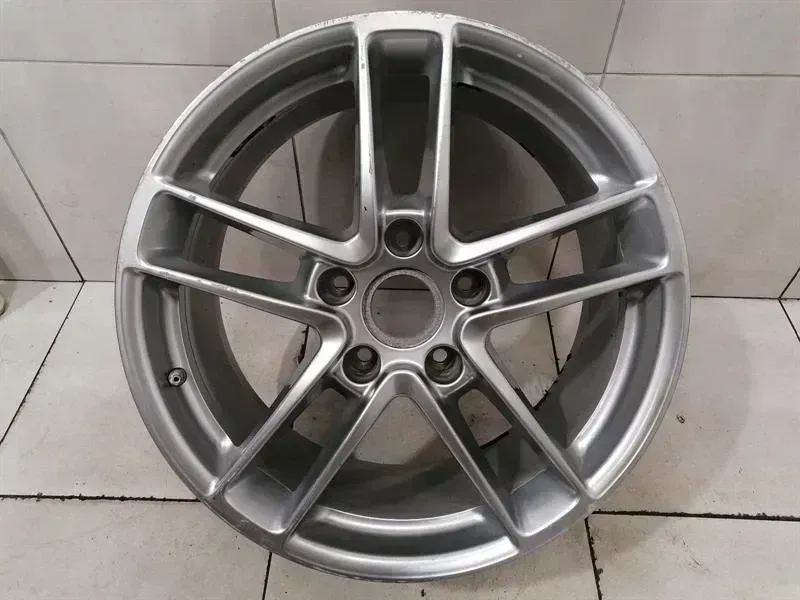 Porsche Panamera Porsche Panamera 970 Alloy Wheel 97036215806 Alloy Wheel Body type: Hatchback
Fuel: Petrol