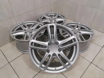 Porsche Panamera 970 Felga aluminiowa 97036215804 Felga aluminiowa 9JX19 ET60 ZESTAW