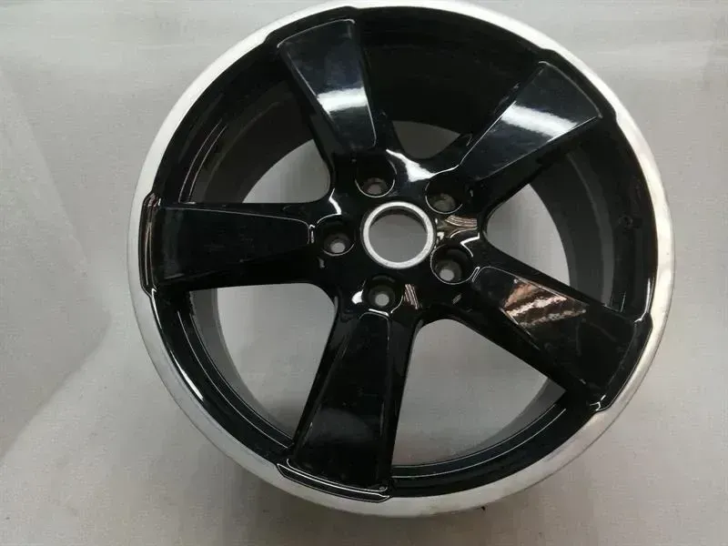 Porsche Panamera Porsche Panamera 970 Alloy Wheel 97036298003 Alloy Wheel Body type: Hatchback
Fuel: Petrol