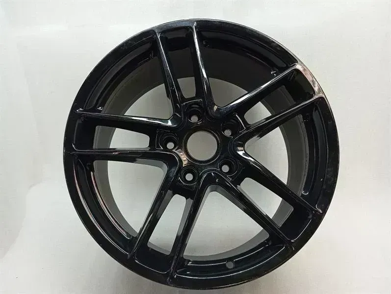 Porsche Panamera Porsche Panamera 970 Alloy Wheel 97036215806 Alloy Wheel Body type: Hatchback
Fuel: Petrol
