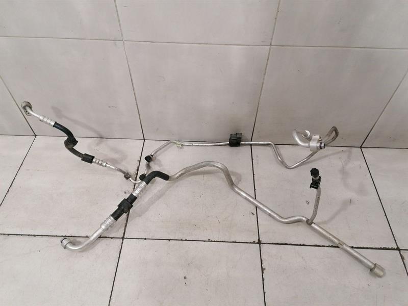 Porsche Panamera Porsche Panamera 970 A/C pipe set 97057310510 air conditioning line air conditioning Body type: Hatchback
Fuel: Petrol