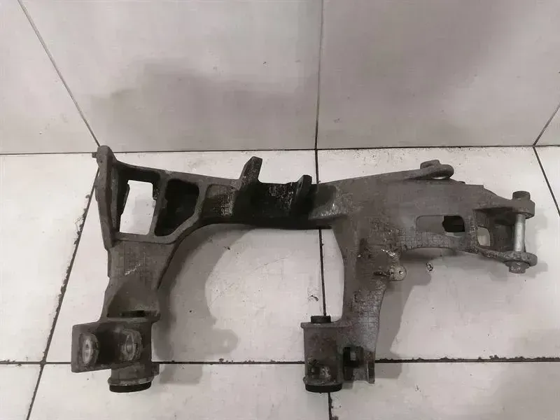 Porsche 911 (991) Porsche 911 997 Left Subframe Rear 99733115104 Rear Axle Left Body type: Coupe
Fuel: Petrol