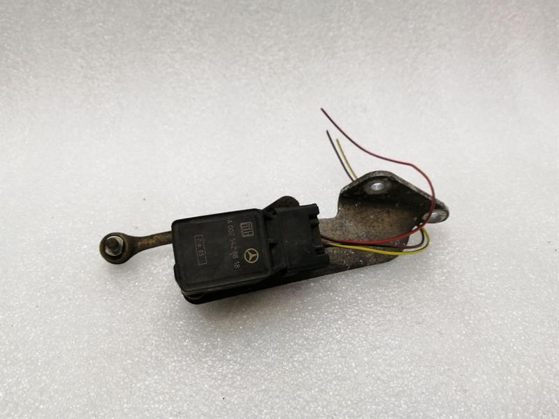 Mercedes-Benz A (W168) Mercedes SL R230 rear right level sensor A2303200332 rear right sensor Body type: Convertible
Fuel: Petrol