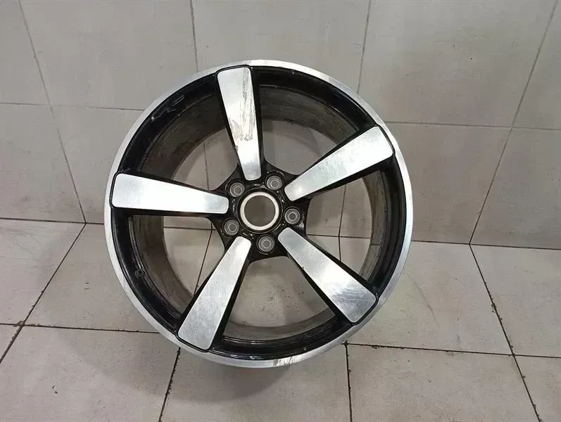Porsche 911 (992) 21 Porsche 911 992 Turbo Alloy Wheel 992601025AJ Alloy Wheel Rear 12J Body type: Convertible
Fuel: Petrol