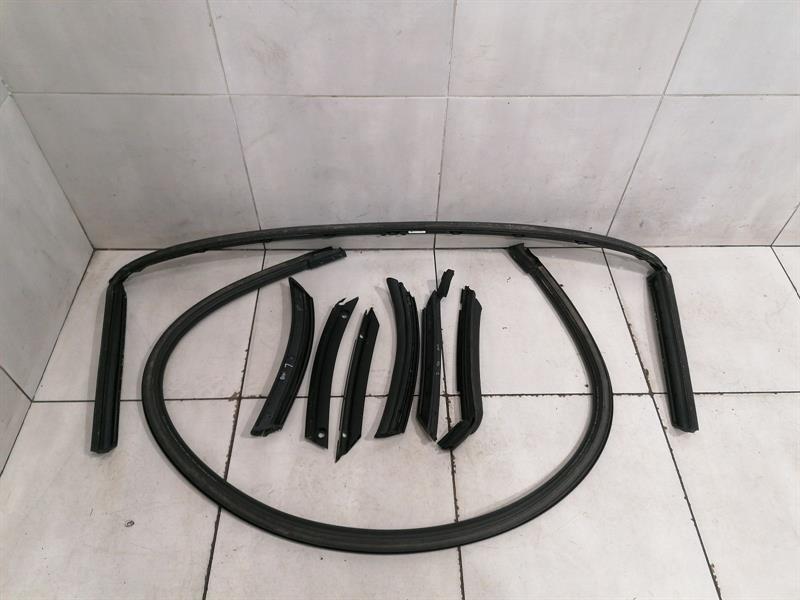 Porsche 911 (992) Porsche 911 992 convertible seal set 9P1898005 hood gasket set Body type: Convertible
Fuel: Petrol