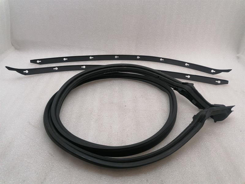 Porsche 911 (992) Porsche 911 992 Stowage Box Seal 992871196 Top Housing Seal Body type: Convertible
Fuel: Petrol