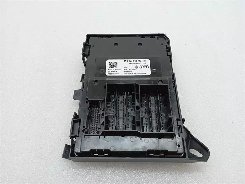 Porsche 911 (992) Porsche 911 992 electronic module 4N0907063MG control unit BCM1 Body type: Convertible
Fuel: Petrol