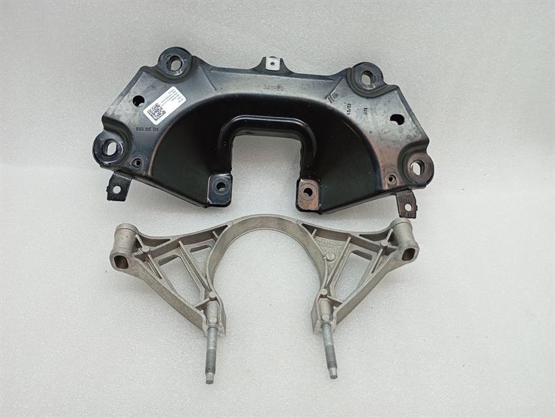 Porsche 911 (992) Porsche 911 992 Gearbox Mount 992399105N Transmission Mount Body type: Convertible
Fuel: Petrol