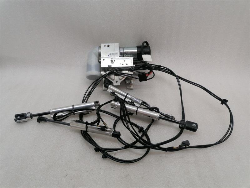 Porsche 911 (992) Porsche 911 992 Convertible Hydraulic Pump 992871601A Convertible Top Soft Top Pump Body type: Convertible
Fuel: Petrol
