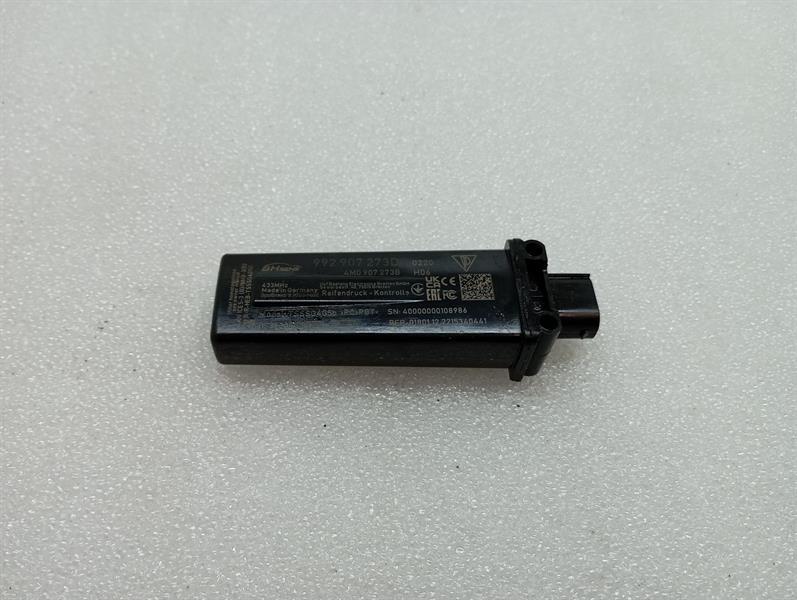 Porsche 911 (992) Porsche 911 992 Tyre Pressure Aerial / Antenna 992907273D Tyre Pressure Antenna Body type: Convertible
Fuel: Petrol