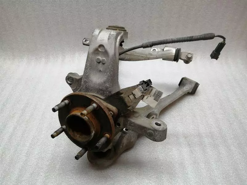 Chevrolet Corvette (C6) CHEVROLET CORVETTE C6 Right Front Hub 88965638 Radlagergehäus