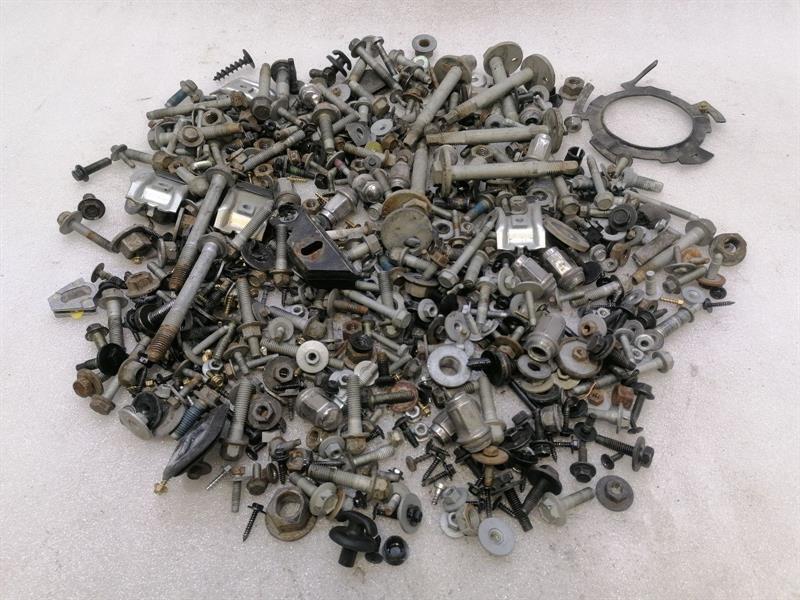 Chevrolet Corvette (C6) CHEVROLET CORVETTE C6 SCREENS SCREWS BOLTS FROM ONE CAR SET SCREWS