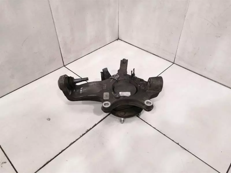 Chevrolet Corvette (C6) Chevrolet Corvette C6 Left Front Hub 88965637 Wheel Bearing Case Front Left
