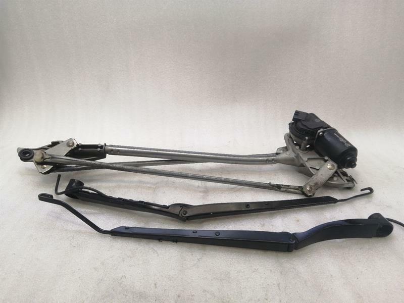 Chevrolet Corvette (C6) Chevrolet Corvette C6 Front Wiper Engine 15147565 Wiper Motor Front Body type: Coupe
Fuel: Petrol