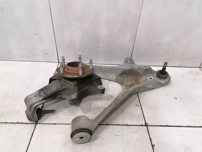 Chevrolet Corvette (C6) Chevrolet Corvette C6 Right Front Hub 88965638 Wheel Bearing Housing Front Right