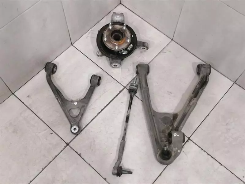 Chevrolet Corvette (C6) Chevrolet Corvette C6 Left Rear Hub 88965638 Wheel Bearing Housing Rear Left Set