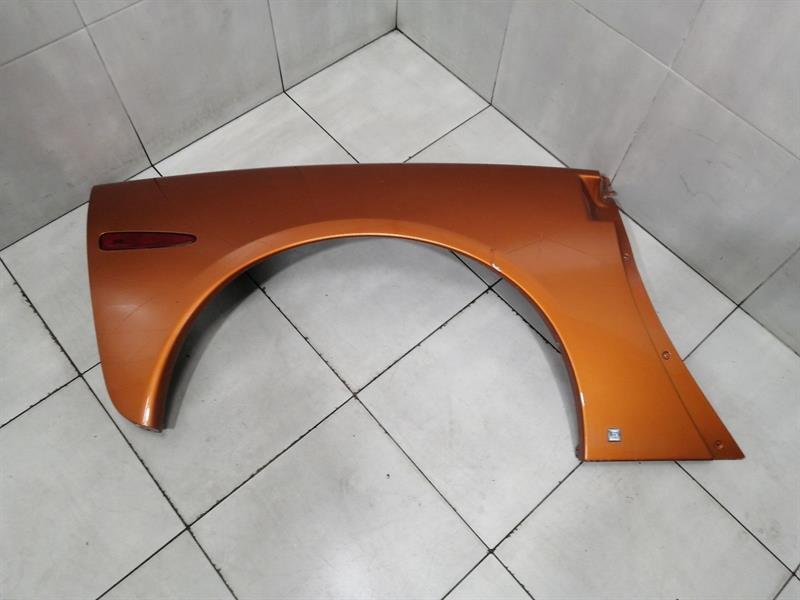 Chevrolet Corvette (C6) Chevrolet Corvette C6 Oupe Rear Right Wing 22813552 Rear Right Fenders